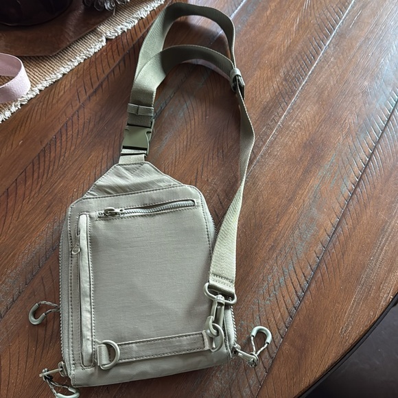 BEIS Crossbody Bag - Picture 2 of 2